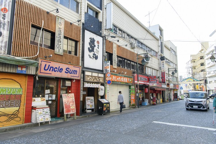相武台前駅のすぐ北、雑多なお店が密集するセンタービルの一角にある。