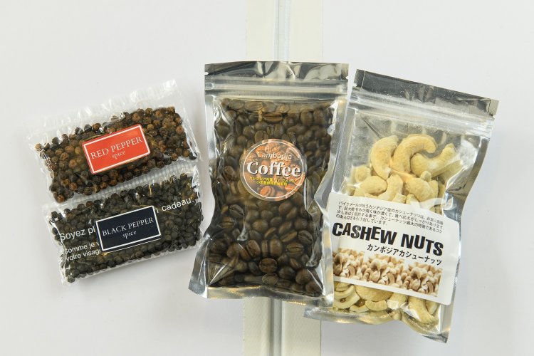 特産コーヒーや胡椒も販売。