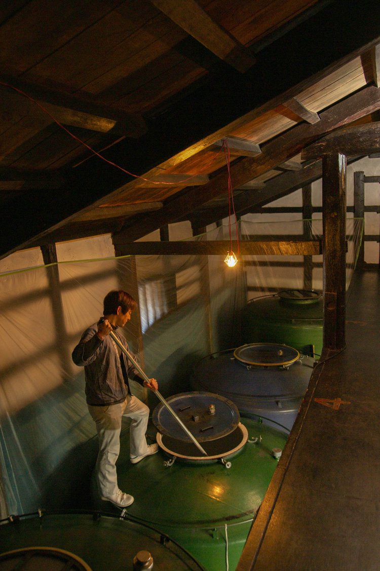 築178年、創業時に造られた蔵の中にある貯蔵庫。