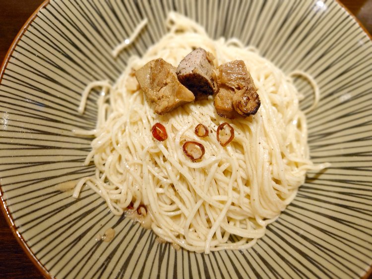 ペペロン追い玉200円。イタリアン出身ならではのサイドメニュー。