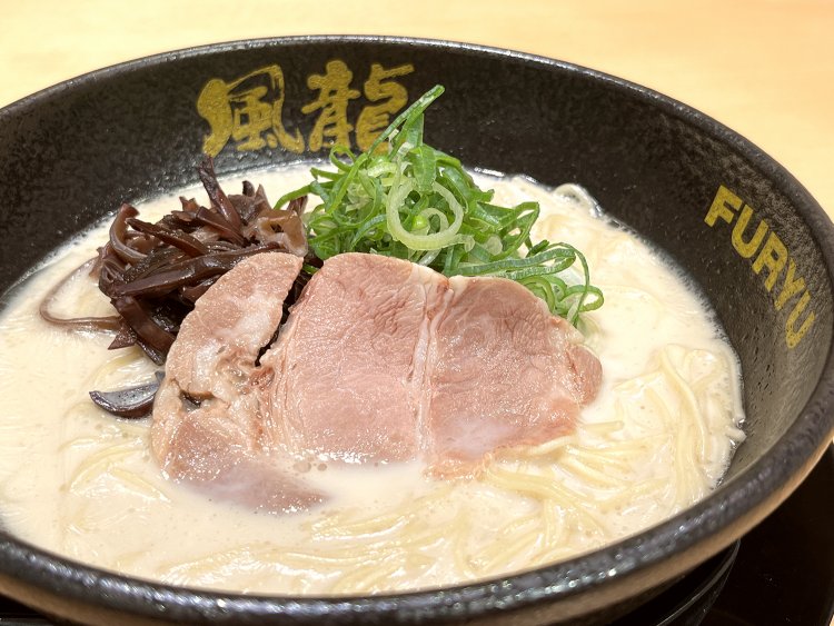 とんこつラーメン 博多風龍 秋葉原総本店（秋葉原 / ラーメン）｜さんたつ by 散歩の達人