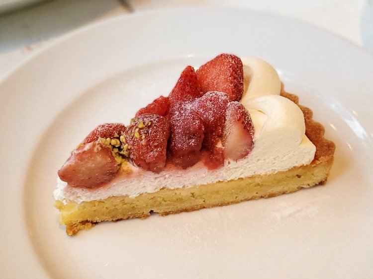 ストロベリーチーズタルト 単品700円。