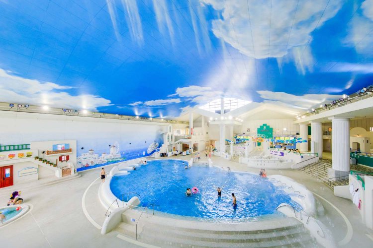 地中海をイメージした屋内エリアには変わりダネ風呂がそろう。