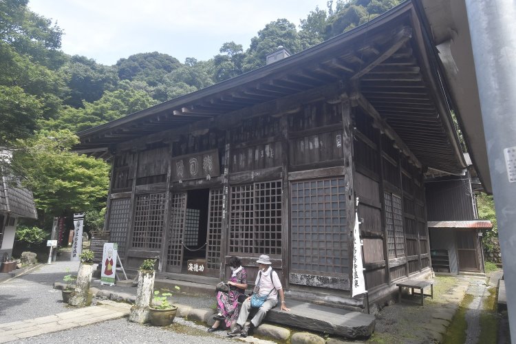 北条政子が建立したという経堂の指月殿。