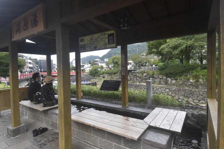 修善寺温泉は要所要所に無料の足湯が点在。