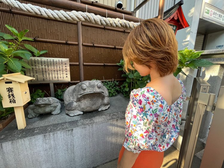 エルボーが近寄っていく。