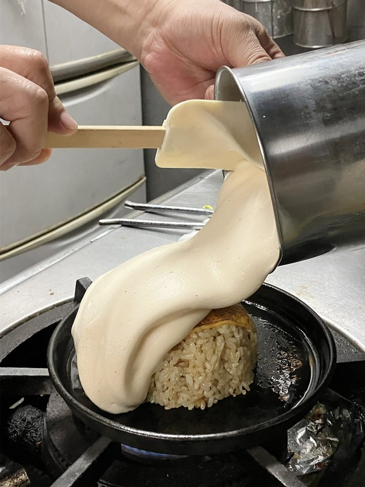 たっぷりに見えるが1人前で卵は1つだけ。