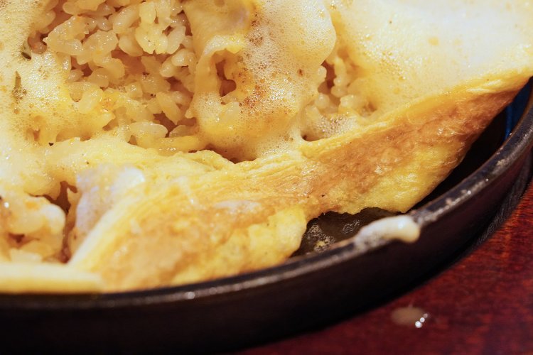 ふんわり玉子のお焦げも楽しみ。