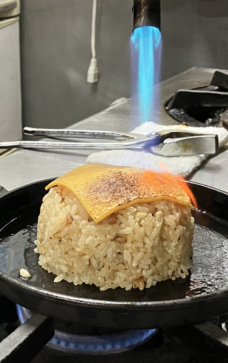 バーナーで炙ったチーズが香ばしい。