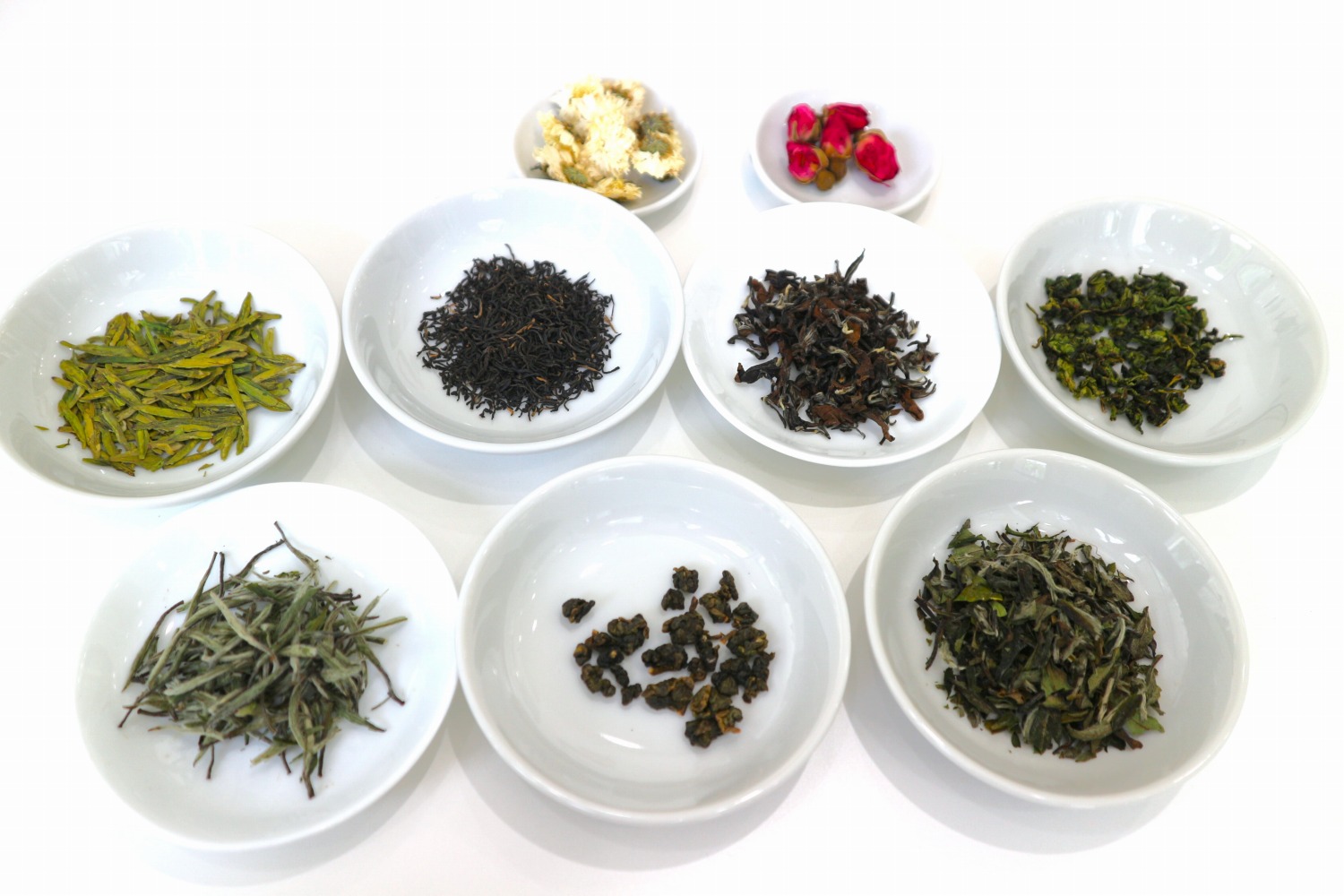 中国茶の茶葉は形も色合いもさまざま。眺めているだけでも面白い。