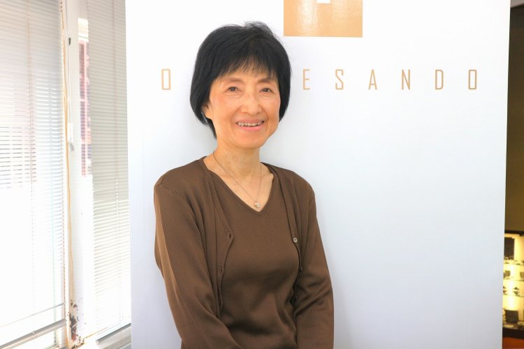 オーナーの藤井さん。中国茶と出合ったときに、思わず「ほとんどの日本人がこの魅力を知らないなんて損だ！」という気持ちが働いたという。