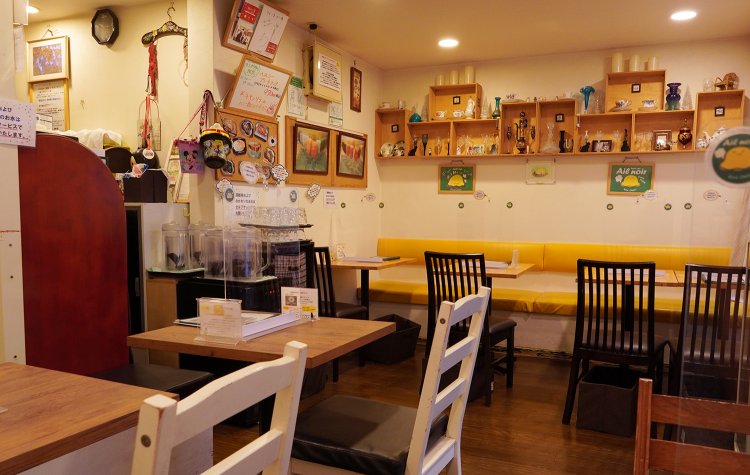 温かみのある店内。