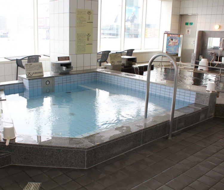 楽天地スパはビルの9階。開放的な眺望を眺めながら入浴できる。