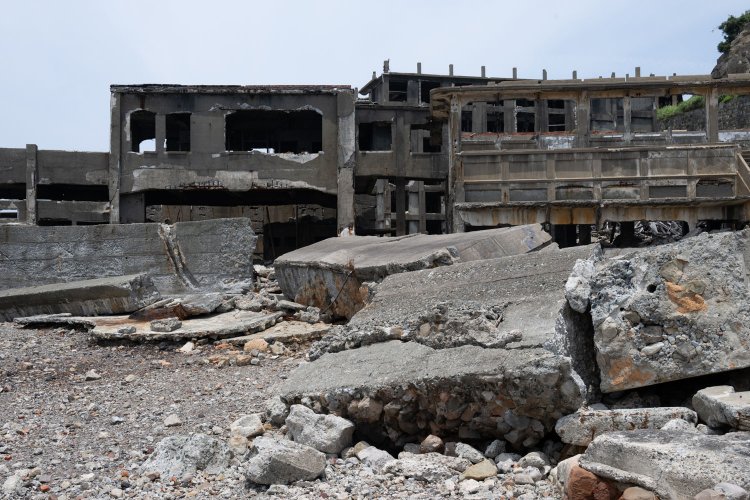 右側の総合事務所は端部に曲線を施した構造だったようだ。