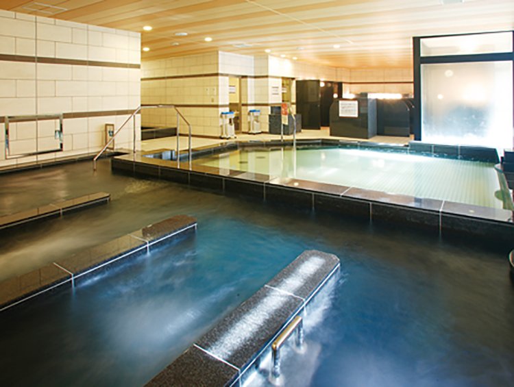 男湯のジェットバス。5種類のジェット水流が楽しめる。