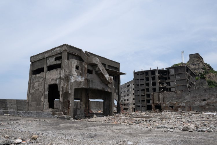 左手前の小ぶりな建物は鉄材工場だそうだ。坑道に必要な鉄材を製作していたのだろうか。