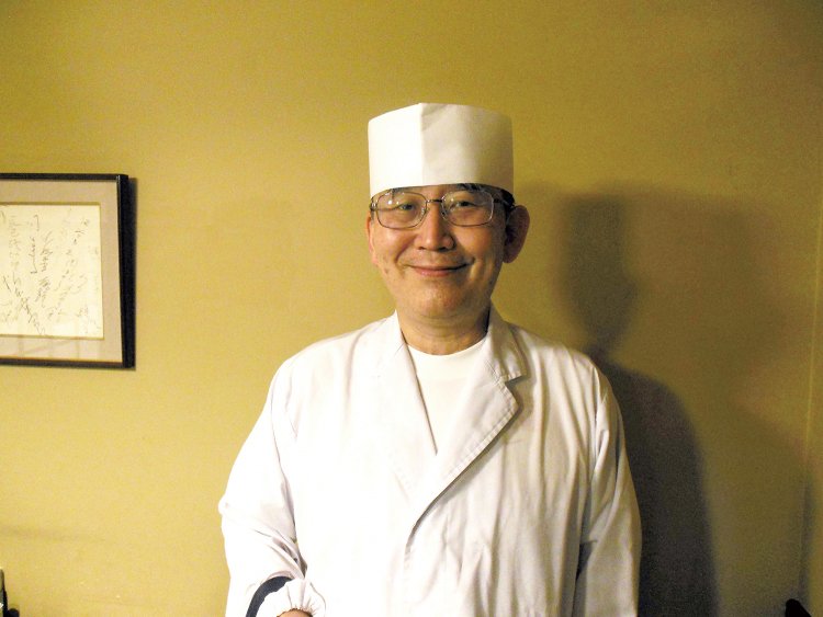 神田で生まれ育った3代目店主の青木昌宏さん。神保町の栄枯盛衰の歴史を見てきた1人。