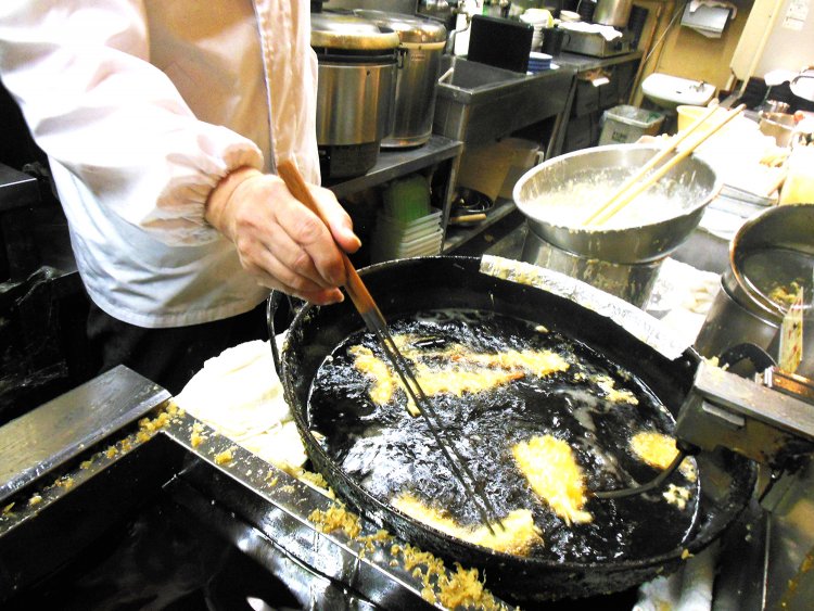 「名店の職人技だとか伝統を受け継ぐ味だとか言われると、なんだかこそばゆいんですよね」と昌宏さん。