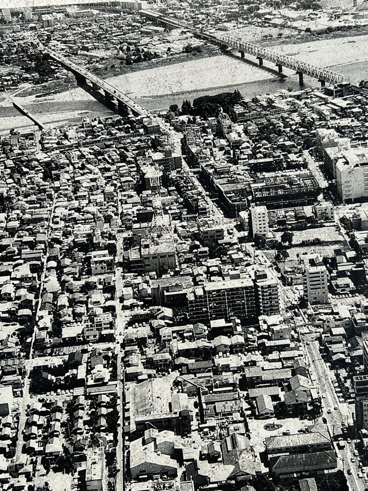 昭和50年代の本厚木周辺の空撮写真。