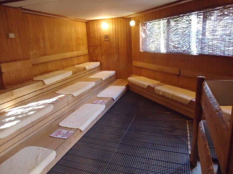 広さも十分な高温サウナ。