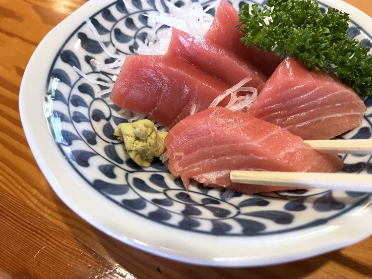 まずはひと切れ。ほどよい脂が乗っていて美味。