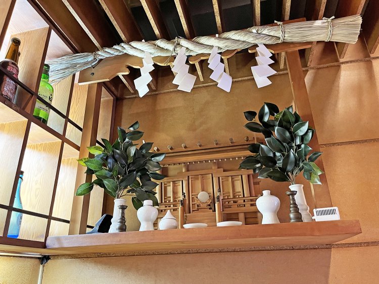この店を守ってくれている神棚。