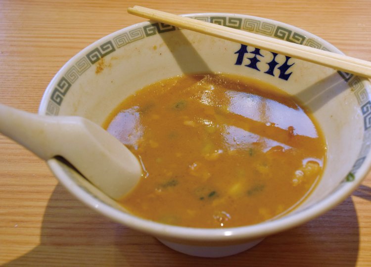 本日も完食！　口の中でスーッととろける太肉は、見た目と違って油っこさをそんなに感じず、キャベツもいい仕事をしてくれてペロリと食べられた。