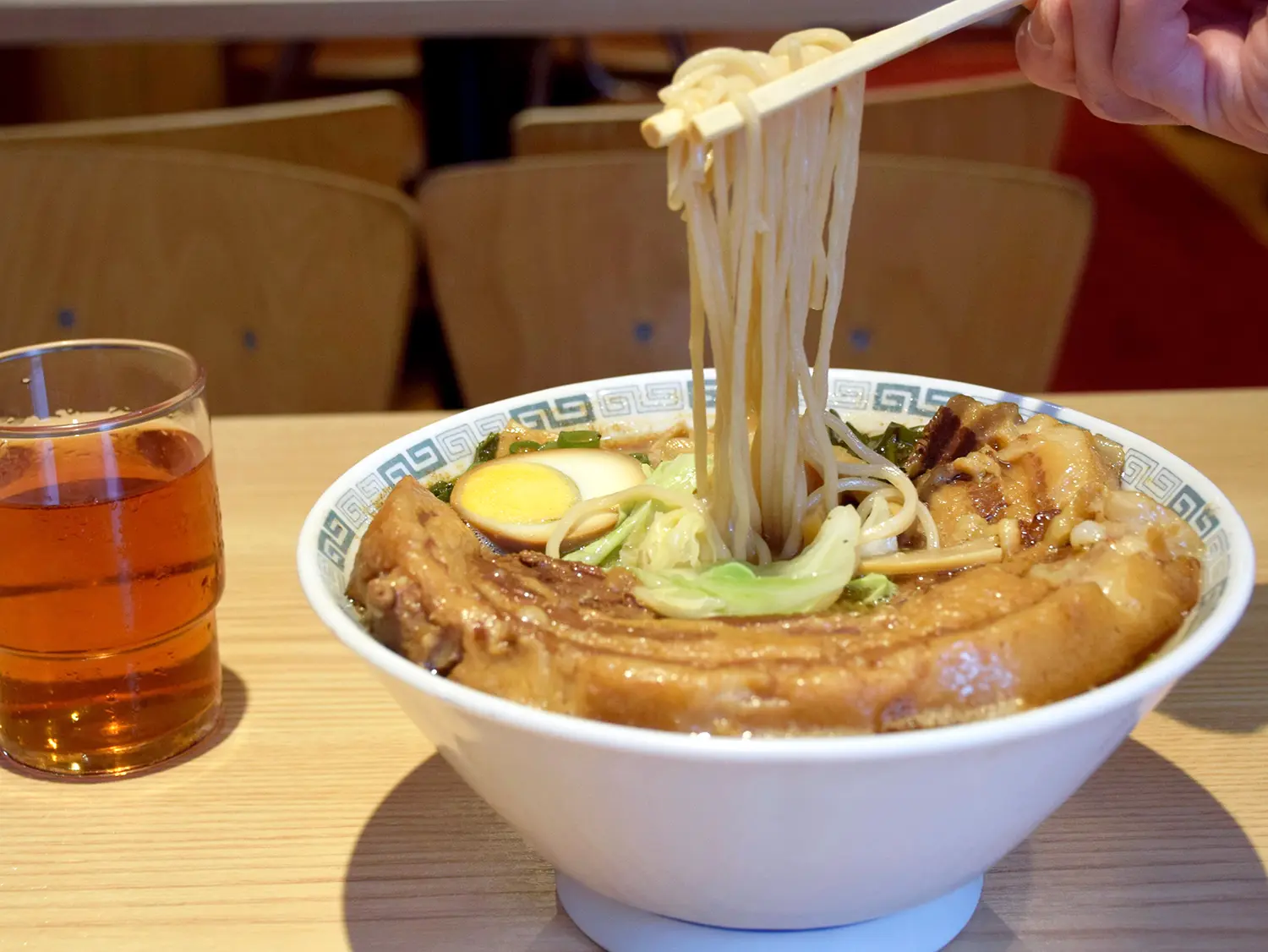 東京進出第1号 桂花ラーメン 新宿末広店 飲食店激戦区で50余年続く熊本ラーメンの名店 さんたつ By 散歩の達人