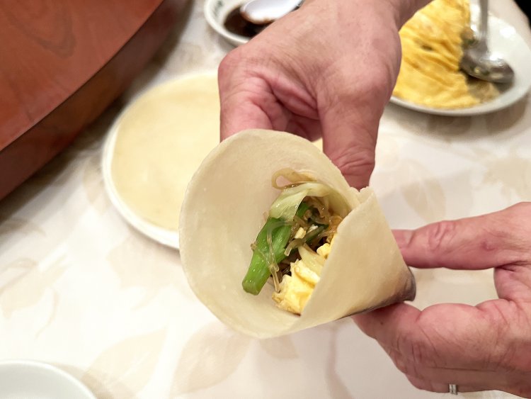 これが完成形。野菜たっぷりでおいしそう！「具を入れすぎないのがポイントです」と張本社長。