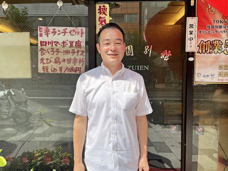 どんな質問にもやさしく丁寧に答えてくれる2代目の社長・張本君成さん。