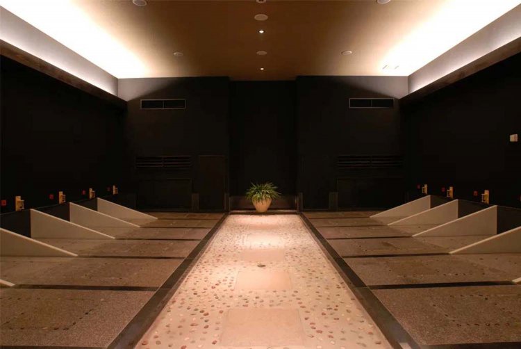 最初は熱さを感じないが、しばらくすると汗が一気に噴き出してくる。