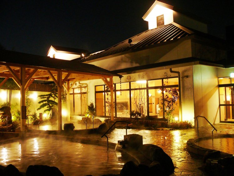 露天風呂からも夜空がきれいに見られる。