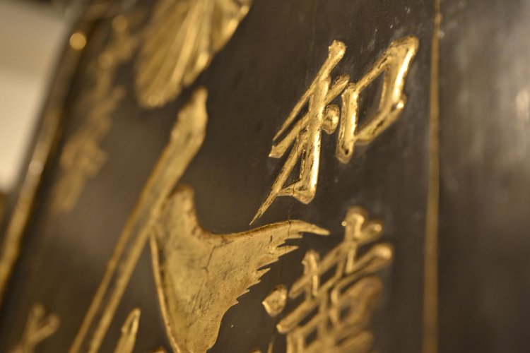 文字の凹凸があるものも多い。