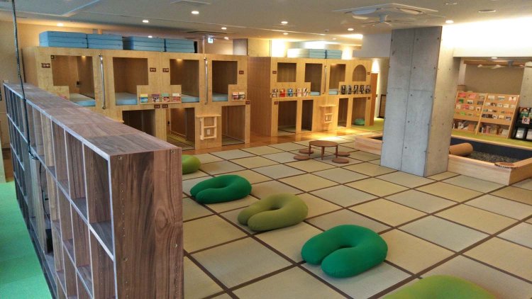 くつろぎスペースの畳風呂エリアは、温泉が下を流れているため床暖効果がある。