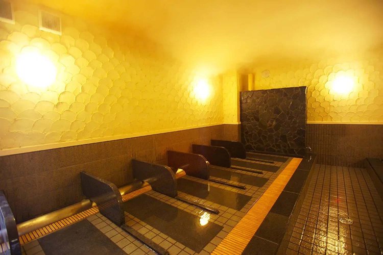 老廃物をゆっくり洗い流すことができる「うたた寝之蒸し釜」は定員5名。