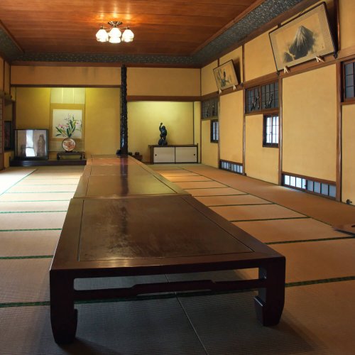 平井が一番輝いていたころ。今はちょっと地味だけど、役人や労働者、芸者でにぎわった