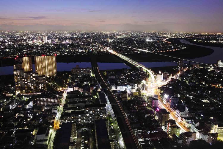 左手前はJR、右手奥は京成線（写真提供：市川市観光政策課）