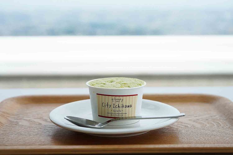 『魁（カイ）ジェラート」のジェラート（ピスタチオ）店内限定価格300円。