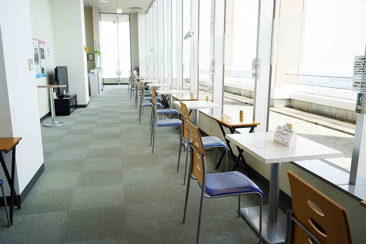 『アイ・リンク情報コーナー』のカフェスペース。