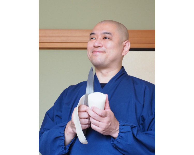 暗闇ごはんでは、青江さんの手による料理が振る舞われる。