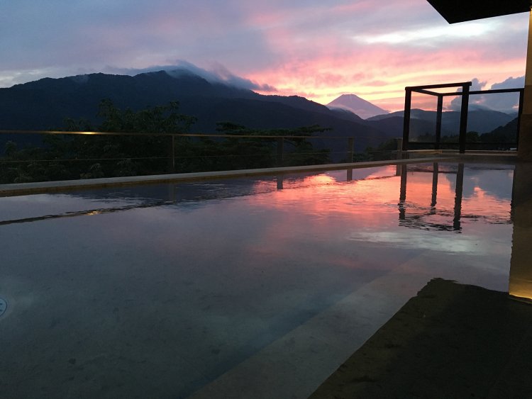 絶景日帰り温泉 龍宮殿本館