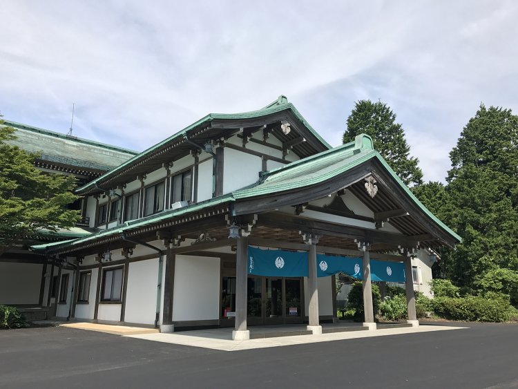 国の登録有形文化財登録の建物を利用。趣ある館内も魅力だ。