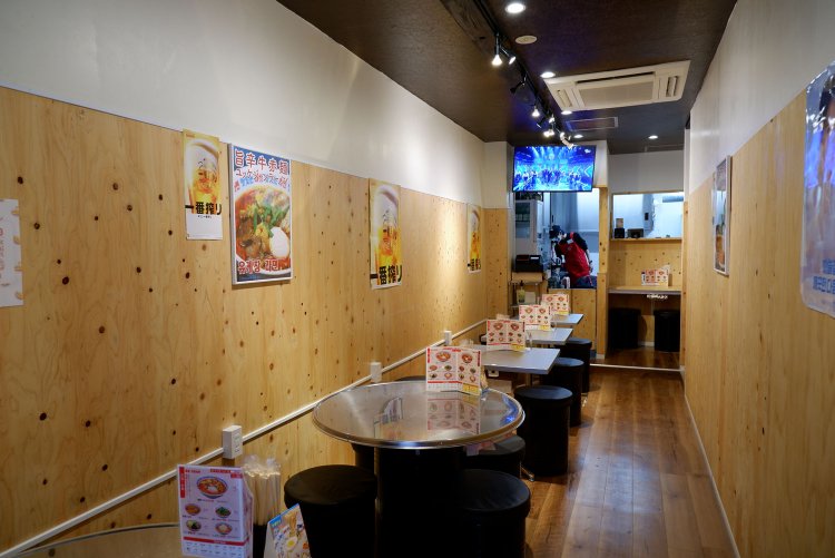 韓国の大衆食堂のような雰囲気漂う店内。