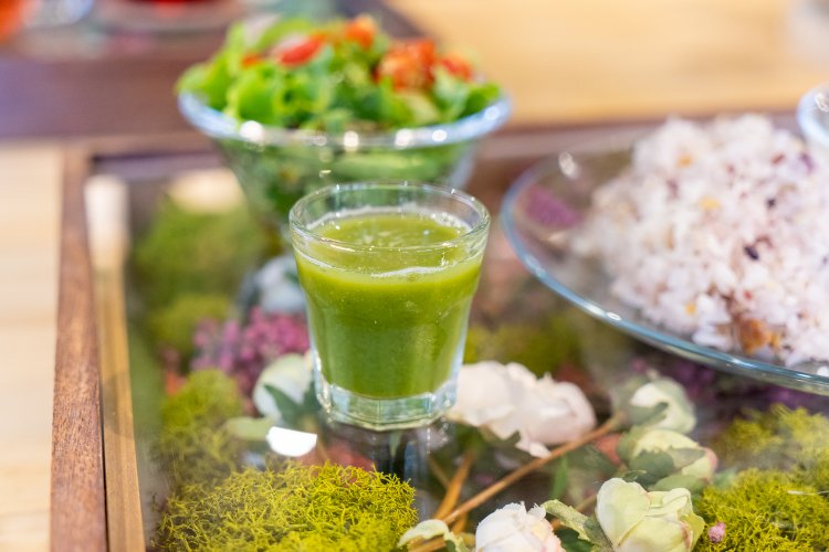 ランチについているグリーンデトックスドリンク。