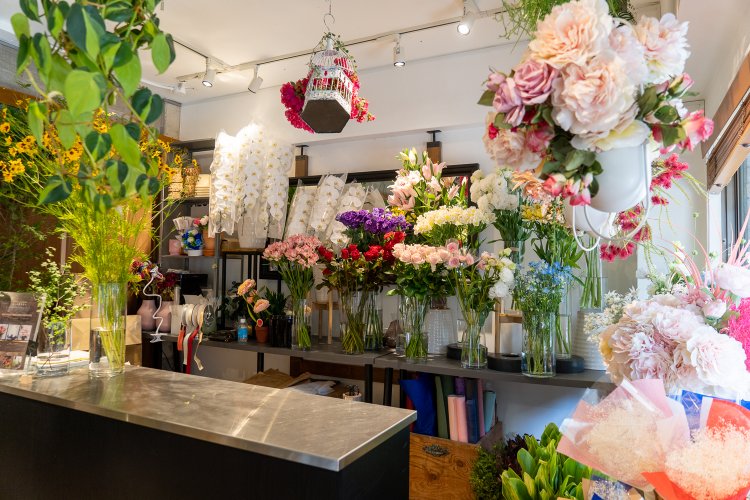 商品の花は、注文に合わせたものをベースに厳選した新鮮なものが揃う。