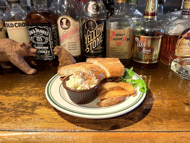 金曜日のランチはキューバサンド。ショート1000円・ロング1500円。