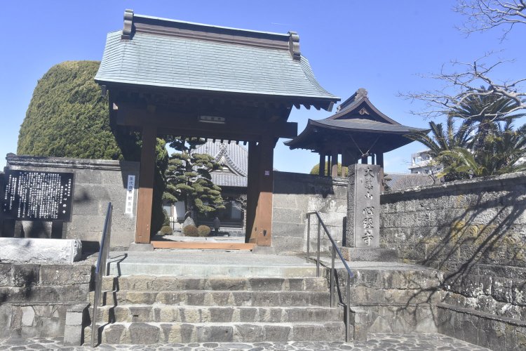 頼朝の命で宗派を変えた心経寺。