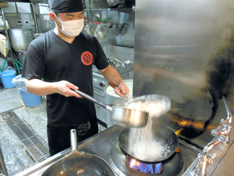 「どんな些細なこともお申しつけください」と、お客さんのさまざまな希望に柔軟に応じている。