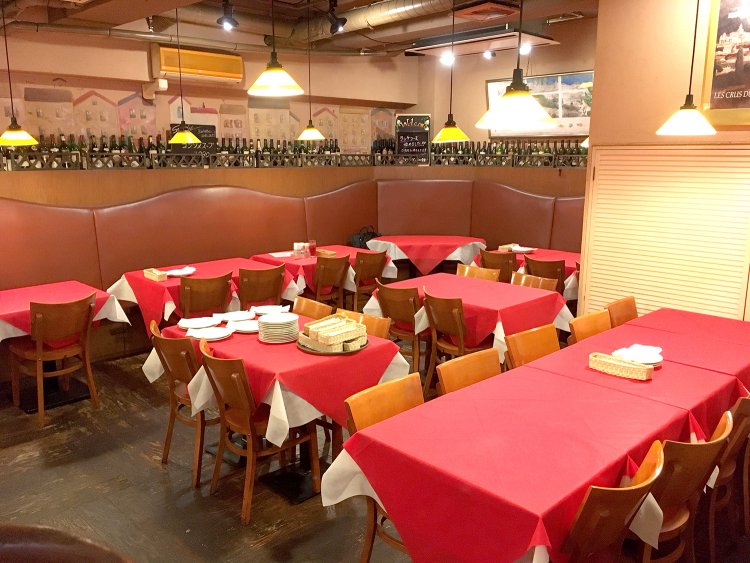 落ち着いた空間でイタリアンを楽しめる店内。