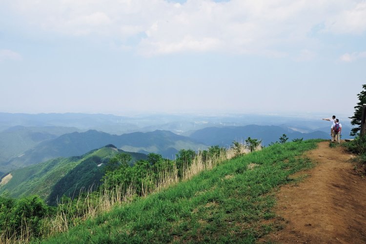 棒ノ嶺はほかに棒ノ折山、棒ノ峰とも呼ばれる。展望はかなりよく。飯能市街から奥武蔵の山々が見える。